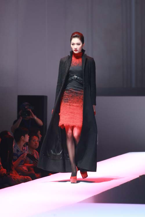 多家服裝設(shè)計(jì)學(xué)校參加第八屆中國(guó)國(guó)際女裝設(shè)計(jì)師大獎(jiǎng)賽