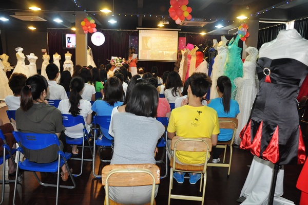 香港服裝學院舉辦尹孟華老師師生服裝立裁作品展