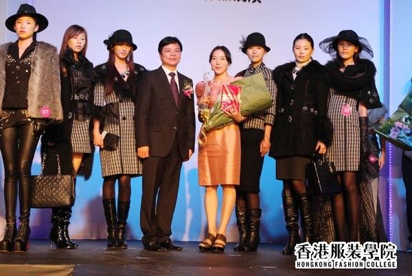 人民網(wǎng)報道：香港服裝學院學子又獲服裝設(shè)計大獎