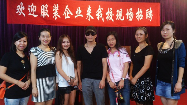 深圳市柊菀興服裝有限公司來香港服裝學(xué)院現(xiàn)場(chǎng)招聘服裝人才