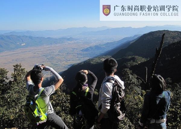 藝術(shù)之旅 在游歷中學(xué)習(xí)：香港服裝學(xué)院向羽中老師訪談