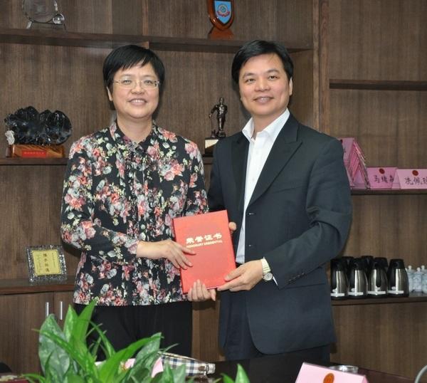 深圳市總工會(huì)召開2012女工服裝技能大賽表彰座談會(huì)