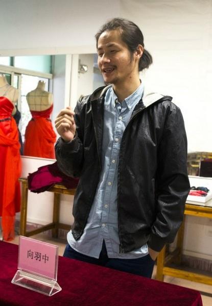 2013香港服裝學(xué)院專題沙龍“中國(guó)與國(guó)際服裝設(shè)計(jì)差異”成功開講
