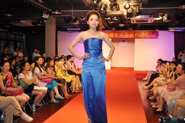 香港服裝學(xué)院2013立裁班畢業(yè)作品匯演隆重舉辦