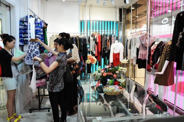 明寶2013-2014香港服裝學(xué)院時(shí)裝新品靜態(tài)展暨訂貨洽談會(huì)