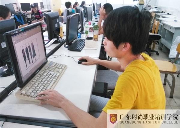 香港服裝學院廣東時尚職業(yè)培訓學院為高考落榜生重拾人生夢想