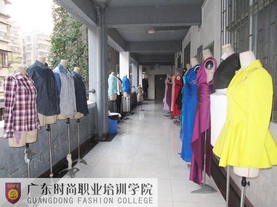 廣東時(shí)尚職業(yè)培訓(xùn)學(xué)院開展立裁工藝設(shè)計(jì)作品展覽