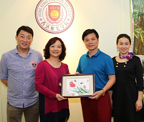 廣東大學(xué)生時(shí)裝周組委會(huì)代表團(tuán)訪問香港服裝學(xué)院