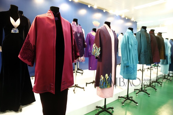 東北虎在京舉辦2014APEC會(huì)議領(lǐng)導(dǎo)人服裝首展