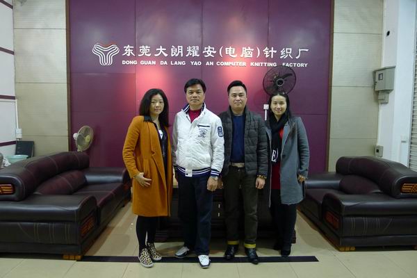 香港服裝學(xué)院院長(zhǎng)周世康到東莞大朗耀安針織廠調(diào)研
