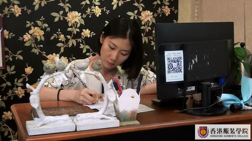 從主持人到設(shè)計(jì)師 華麗蛻變只在一念之間——2015大學(xué)生時(shí)裝周香港服裝學(xué)院周小森專訪