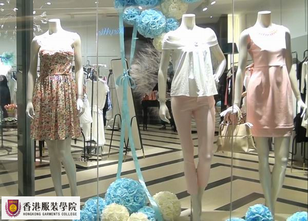 高級陳列顧問,、香港服裝學院高級講師鐘明講解櫥窗陳列的精髓