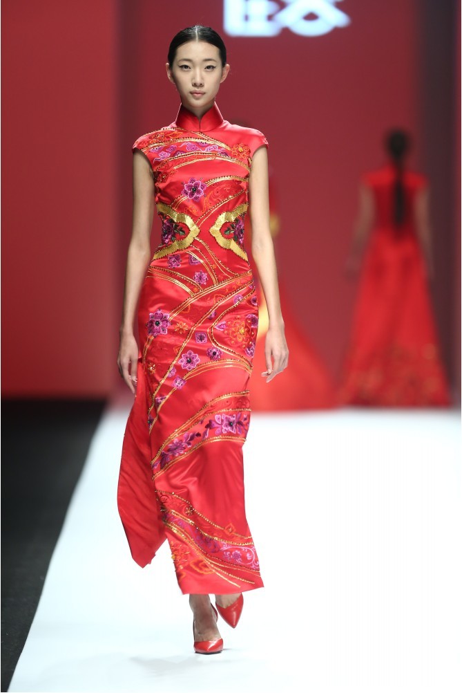 2015秋冬上海時(shí)裝周莊容秀場(chǎng) 服裝設(shè)計(jì)作品欣賞