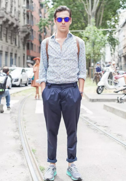 香港服裝學(xué)院訊，今天穿什么：花樣男子怎么可以沒(méi)有花襯衫