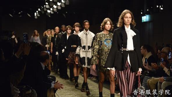 “即看即買”初顯成效 Burberry二季度銷售漲2%