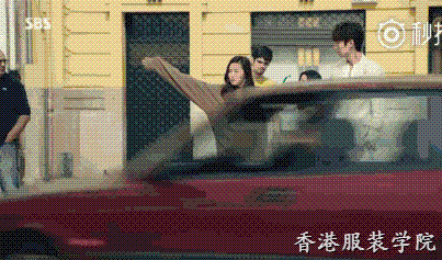 全智賢穿衛(wèi)衣俏皮可愛(ài)