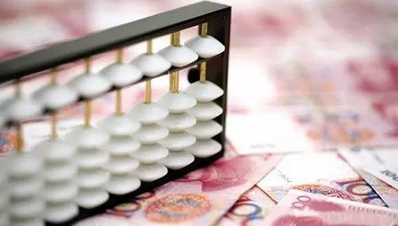 上市服裝企業(yè)超半數(shù)業(yè)績(jī)下滑 大部分服裝企業(yè)早已開始謀劃轉(zhuǎn)型