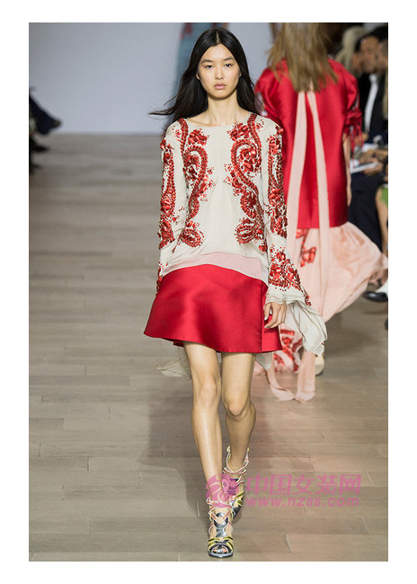 2016春夏女裝流行趨勢：摩登紅裙