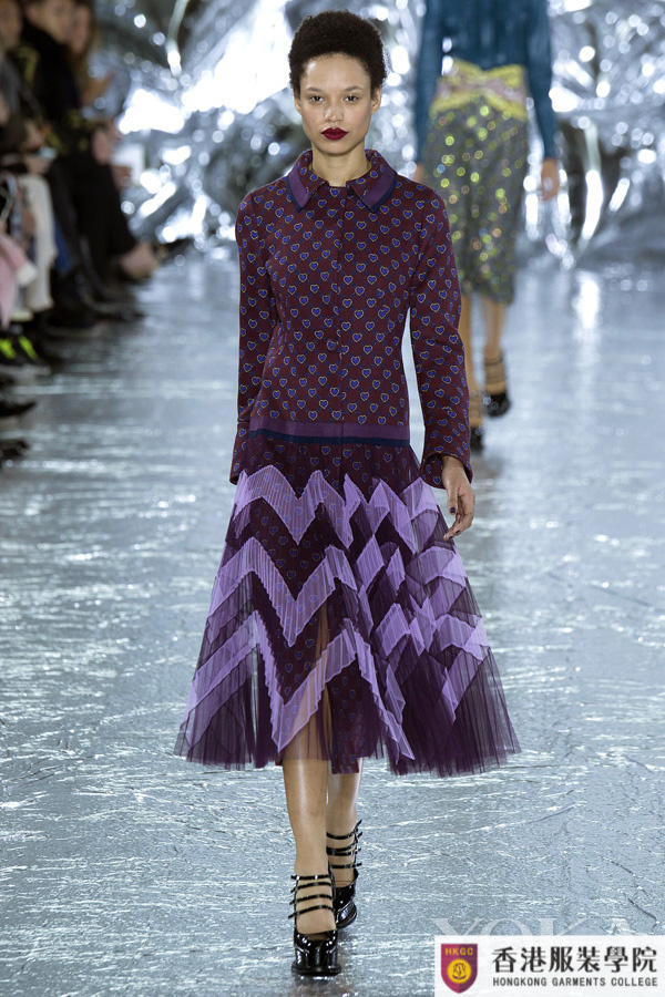 2016秋冬Mary Katrantzou秀場演繹50年代