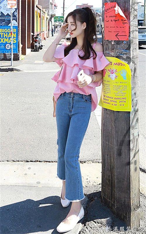 夏季的流行元素一字領 中國大街上都是香肩美女