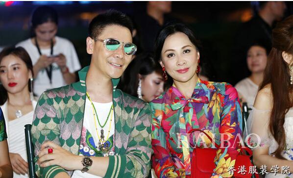 時(shí)尚教父Tony時(shí)裝首秀：劉嘉玲亮相秀場頭排