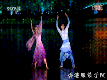 《美麗的愛情傳說》中的粉色配藍色