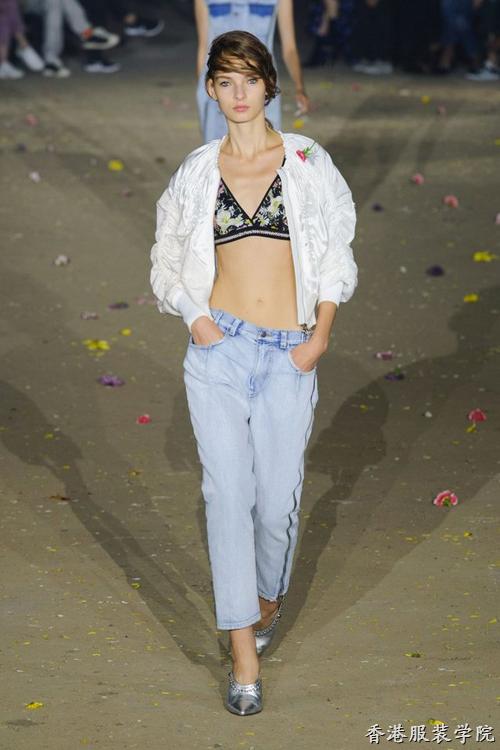 2017什么流行趨勢(shì)最chic？開(kāi)春icon就得這么穿!(圖16)