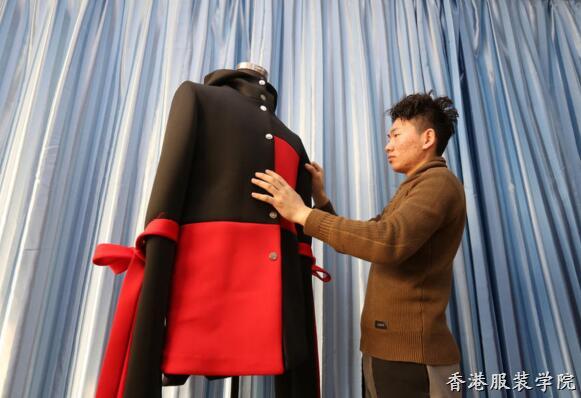 大三男生創(chuàng)業(yè)做訂制服裝 傳承裁縫手藝月入10萬