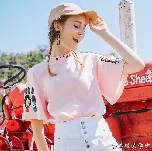 短袖來(lái)得有點(diǎn)早,，然而搭配起來(lái)剛剛好