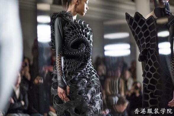 揭開3D打印服裝的秘密 正常人幾乎無法穿著