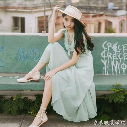 2017夏季服裝搭配：要是胳膊不粗,，就穿無袖裙吧