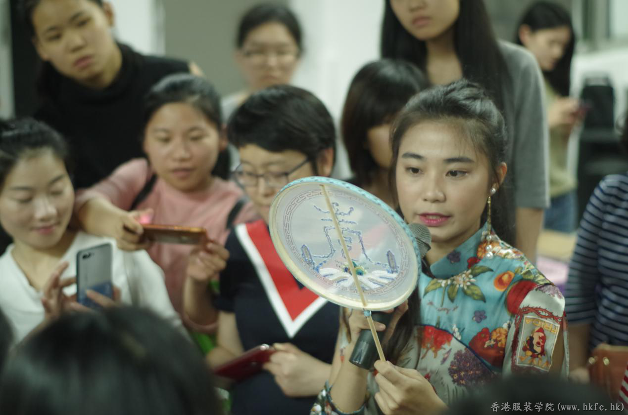 “高級(jí)服裝設(shè)計(jì)必不可少的設(shè)計(jì)元素——新法式刺繡”公益講座開講