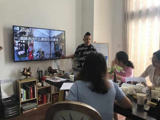 走進(jìn)買手課程 | 看得懂流行趨勢(shì) 組得了貨